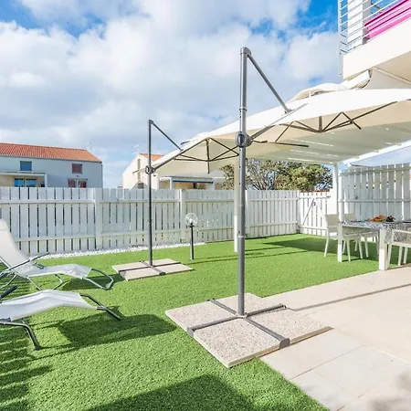 The Shell House - 2 Steps From The Sea بيت للعطل *