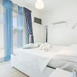 The Shell House - 2 Steps From The Sea بيت للعطل
