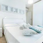 The Shell House - 2 Steps From The Sea * ايزولا روسا